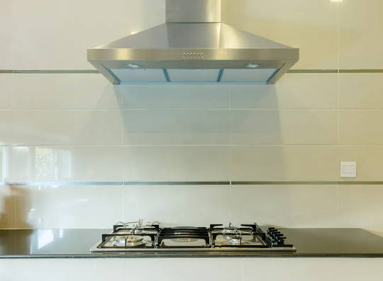 When used, range hoods can be effective at reducing particles released when cooking with gas.