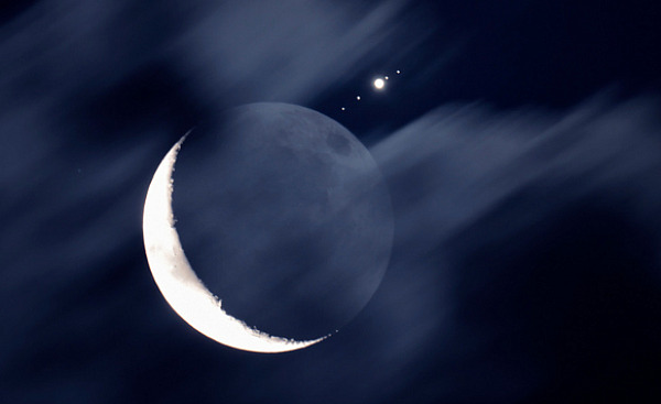 Moon meets (from left to right) Callisto, Ganymede, Jupiter, Io, and Europa.